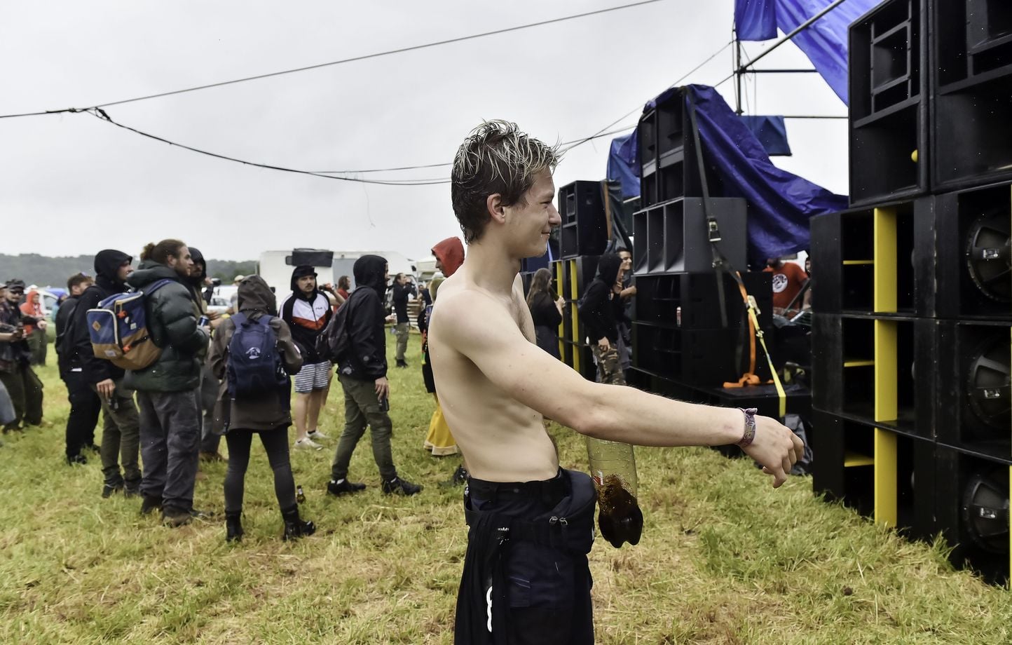 Una fiesta rave reúne a 1.500 personas pese a la ola de calor y el riesgo de incendio Una fiesta rave reúne a 1.500 personas pese a la ola de calor y el riesgo de incendio